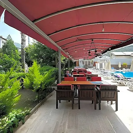 Carmina Otel 3*