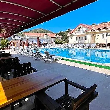 Hotel Carmina Cedit