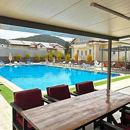 Otel Carmina Cedit