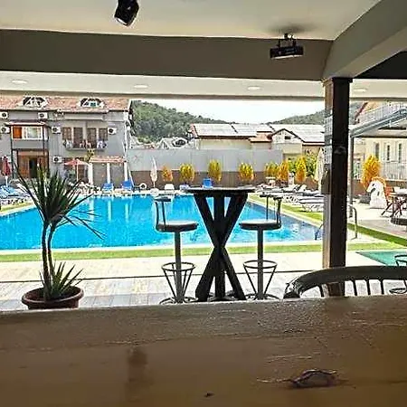 Otel Carmina 3*